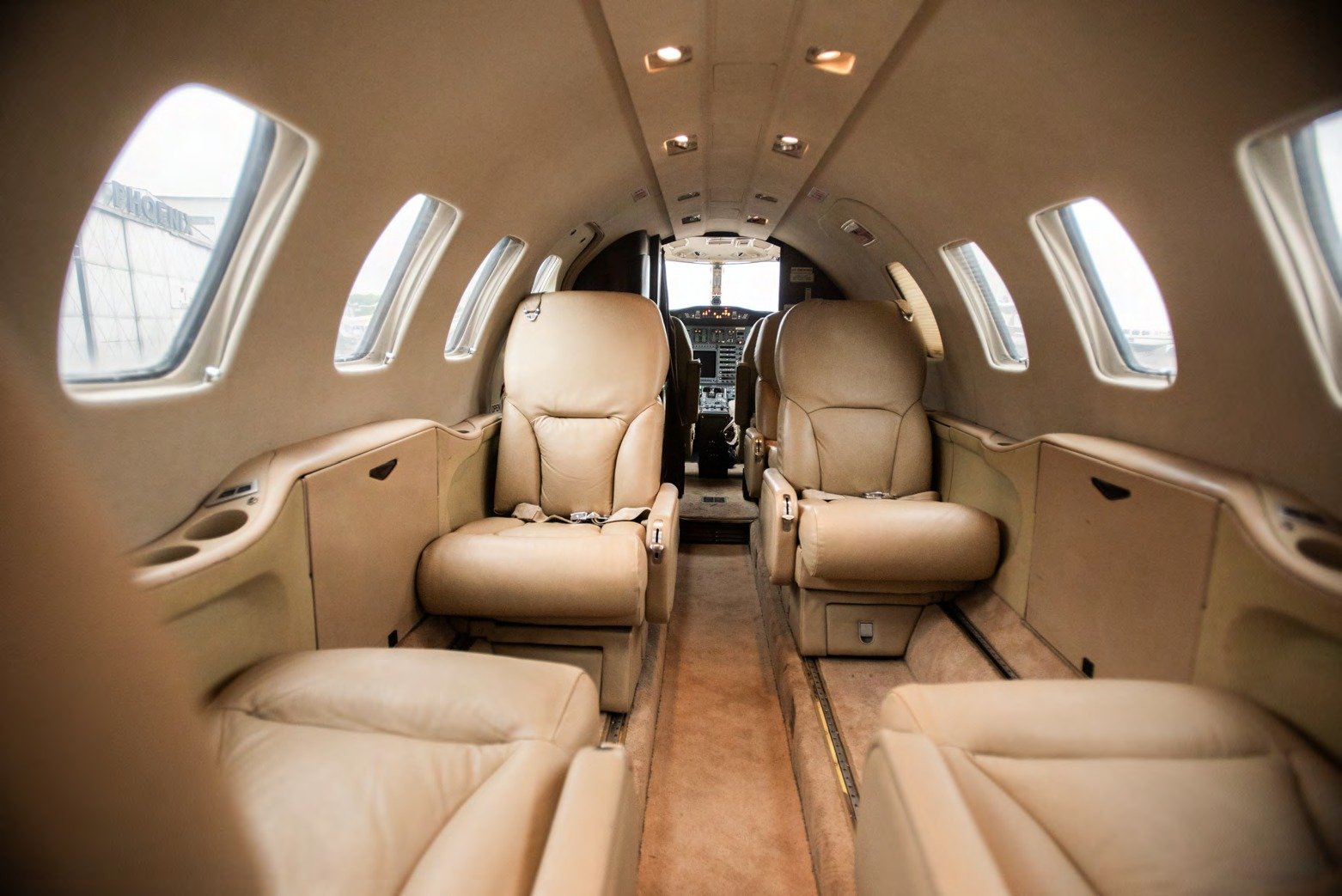 Cessna Citation Bravo 2001 à venda — cabine com vista para a cabine de comando